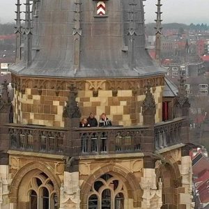 Foto van bezoekers op de bovenste trans van de Cuneratoren